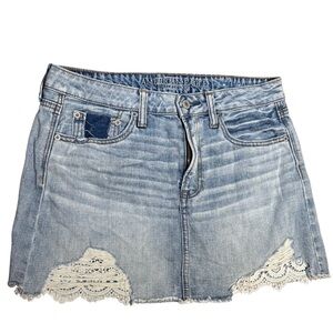 American Eagle Y2K Lace Distressed Denim Mini Skirt Light Wash Size 8